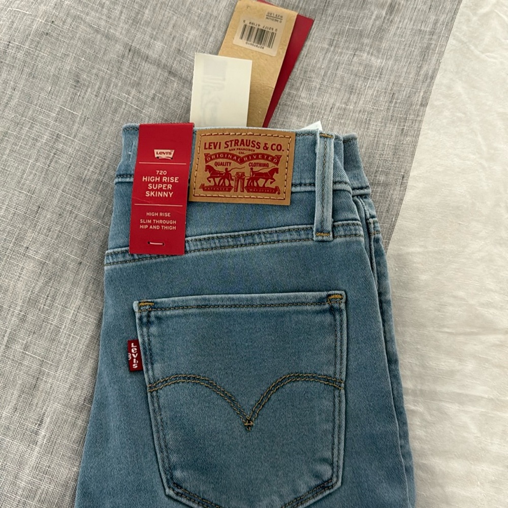 Levi 720 High Rise Super skinny. W 25 L30.